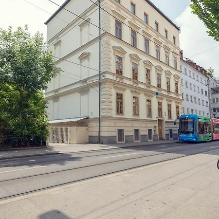 Leonart Living 44 Apartment *