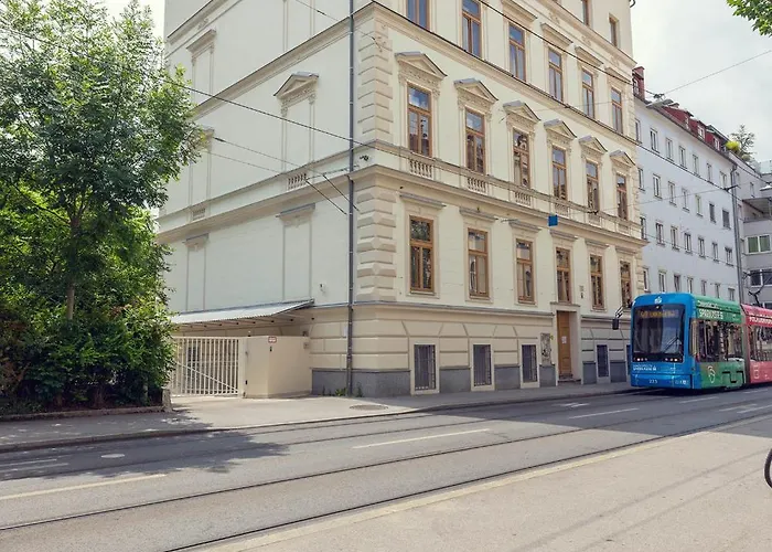 Leonart Living 44 公寓 *